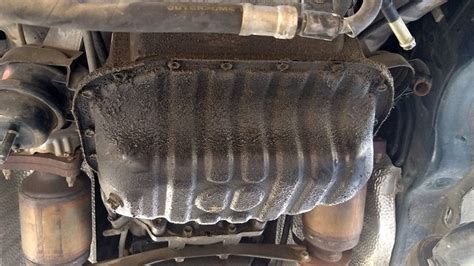 6 Symptoms of an Oil Pan Gasket Leak (and Replacement Cost)